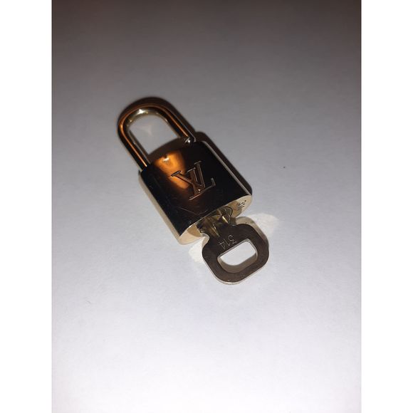 *GENUINE* 2 TWO Louis Vuitton Locks *INCLUDES KEY* - Picture 1 of 12